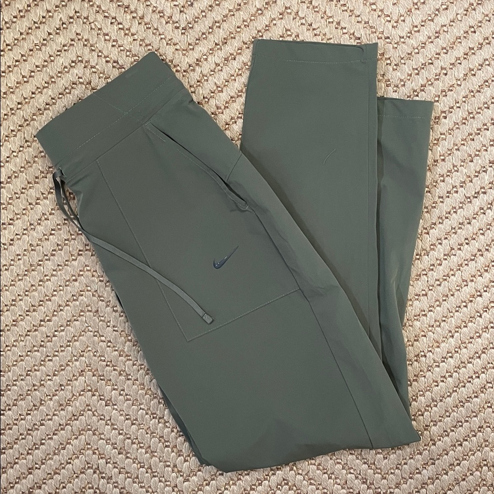 Nike - Classic Straight Legged Dri-Fit Workout Pants - Green - S